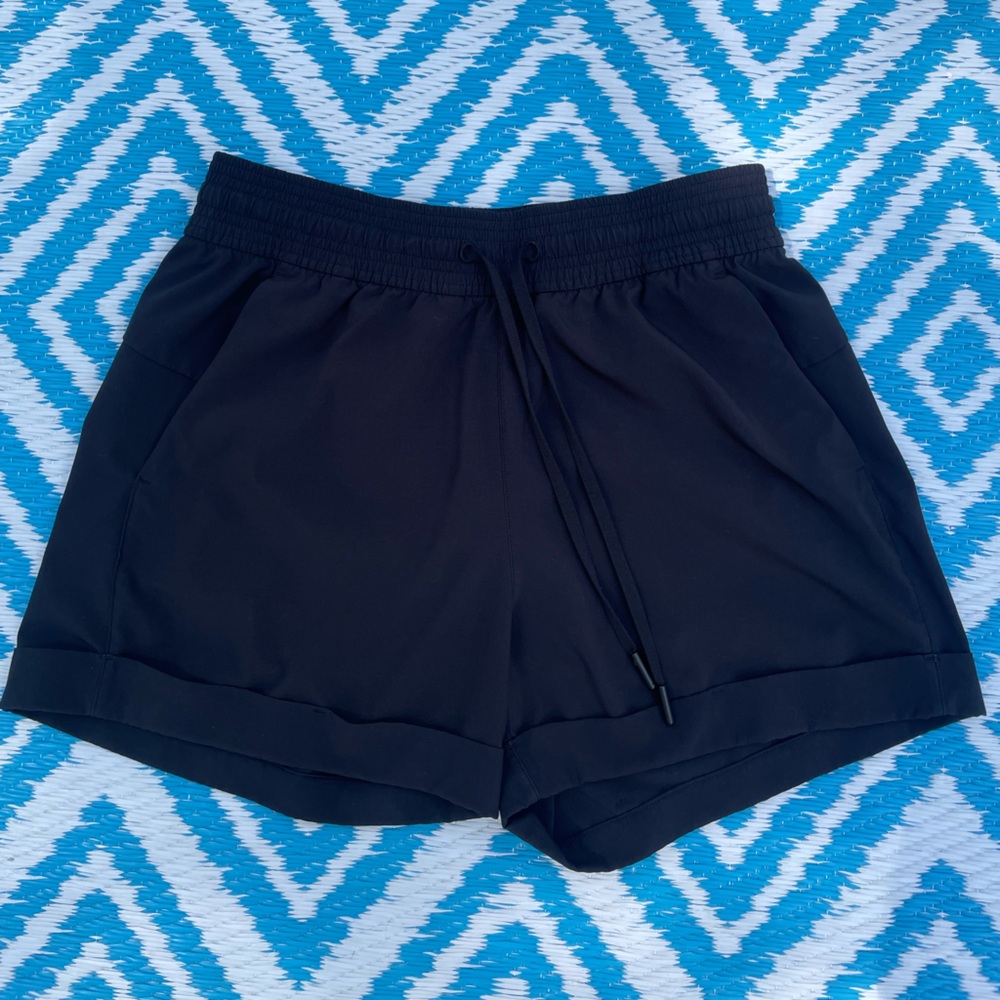 Lulu Lemon Women’s Short size 2